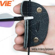 ViE Напальчник 7.8 cm черного цвета из коровьи кожи в два слоя для защиты пальцев лучника во время охотничей стрельбы